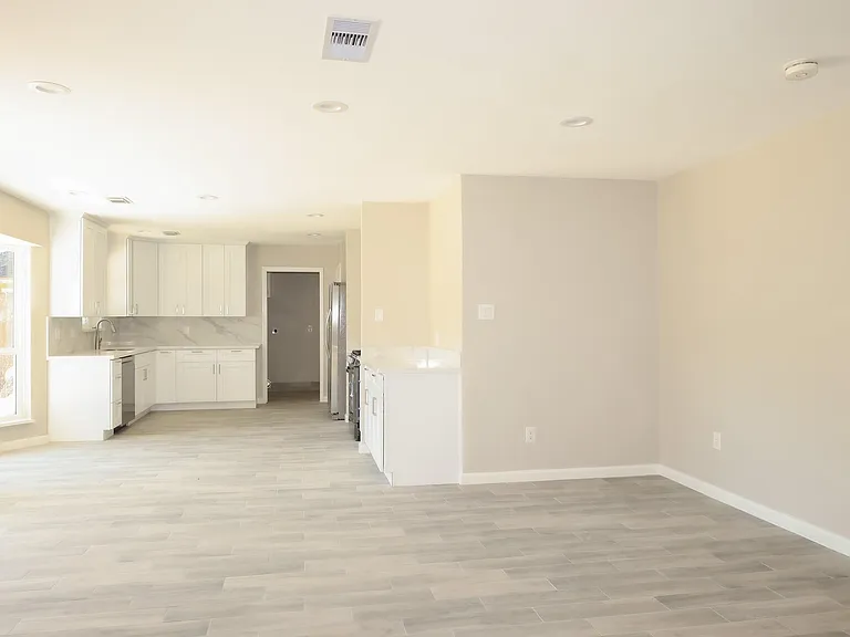 8335 Langdon Ln — Photo 15