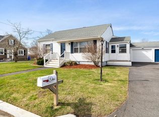 8 Gladding St, Bristol, RI 02809