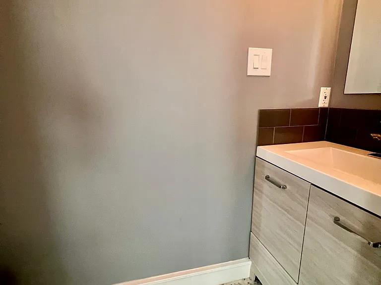 1347A N Park Ave — Photo 24