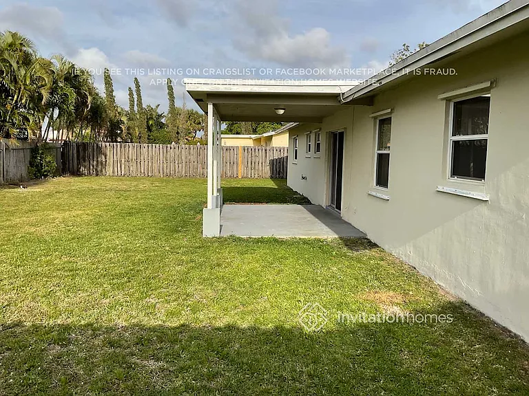3921 NW 4th Ct — Photo 13