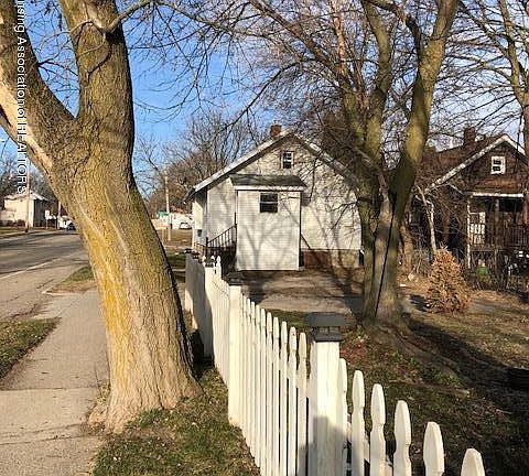 3rd image of 329 N Hayford Ave