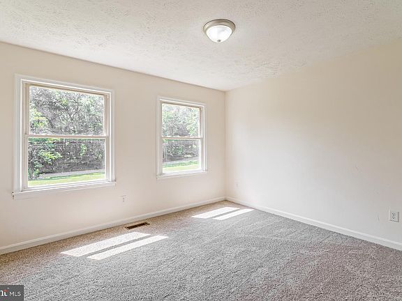 4th image of 9577 Roys Ln