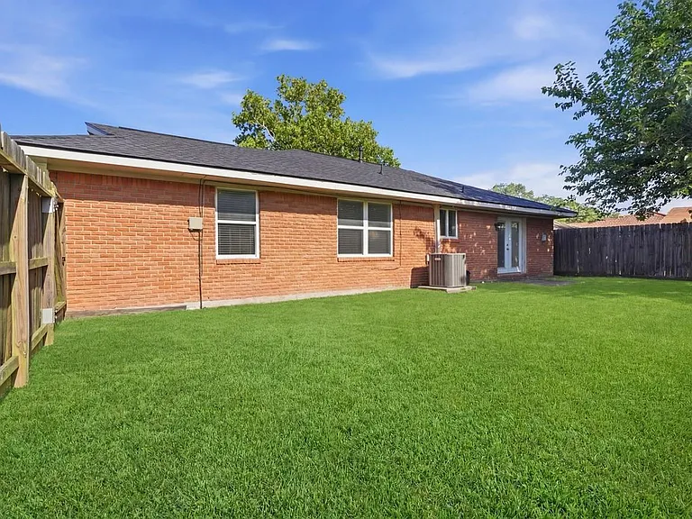 505 Malvern Ave — Photo 11