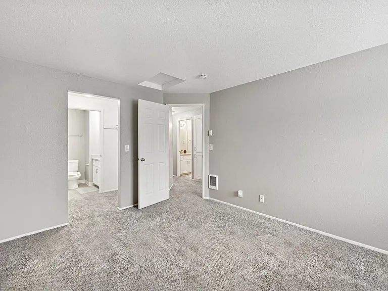 Oak Hill Apartments — Photo 12