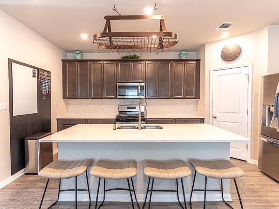 4th image of 600 Loriner Way