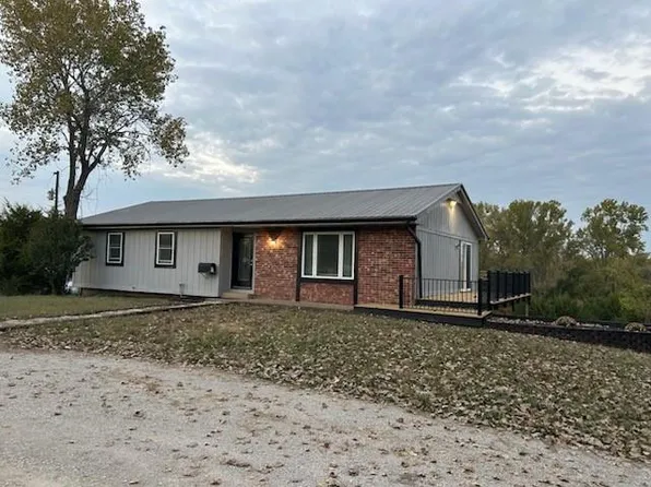 15566 W 335th St, Paola, KS 66071