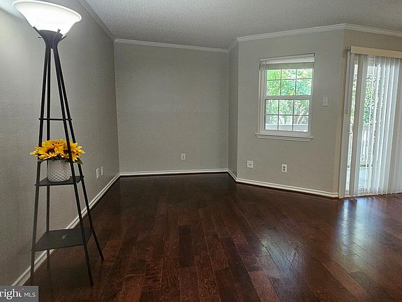 3rd image of 1524 Lincoln Way APT 214