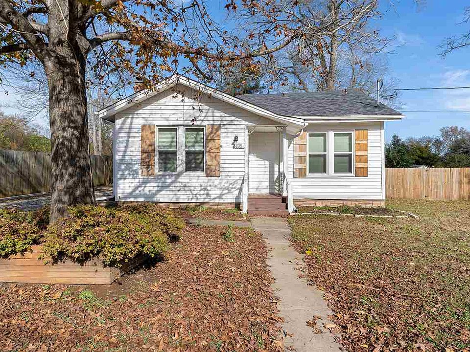 1st image of 105 Clark Dr
