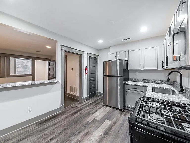 319 N Burdick St — Photo 9