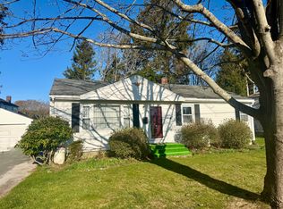 3 Wood Rd, Middletown, RI 02842