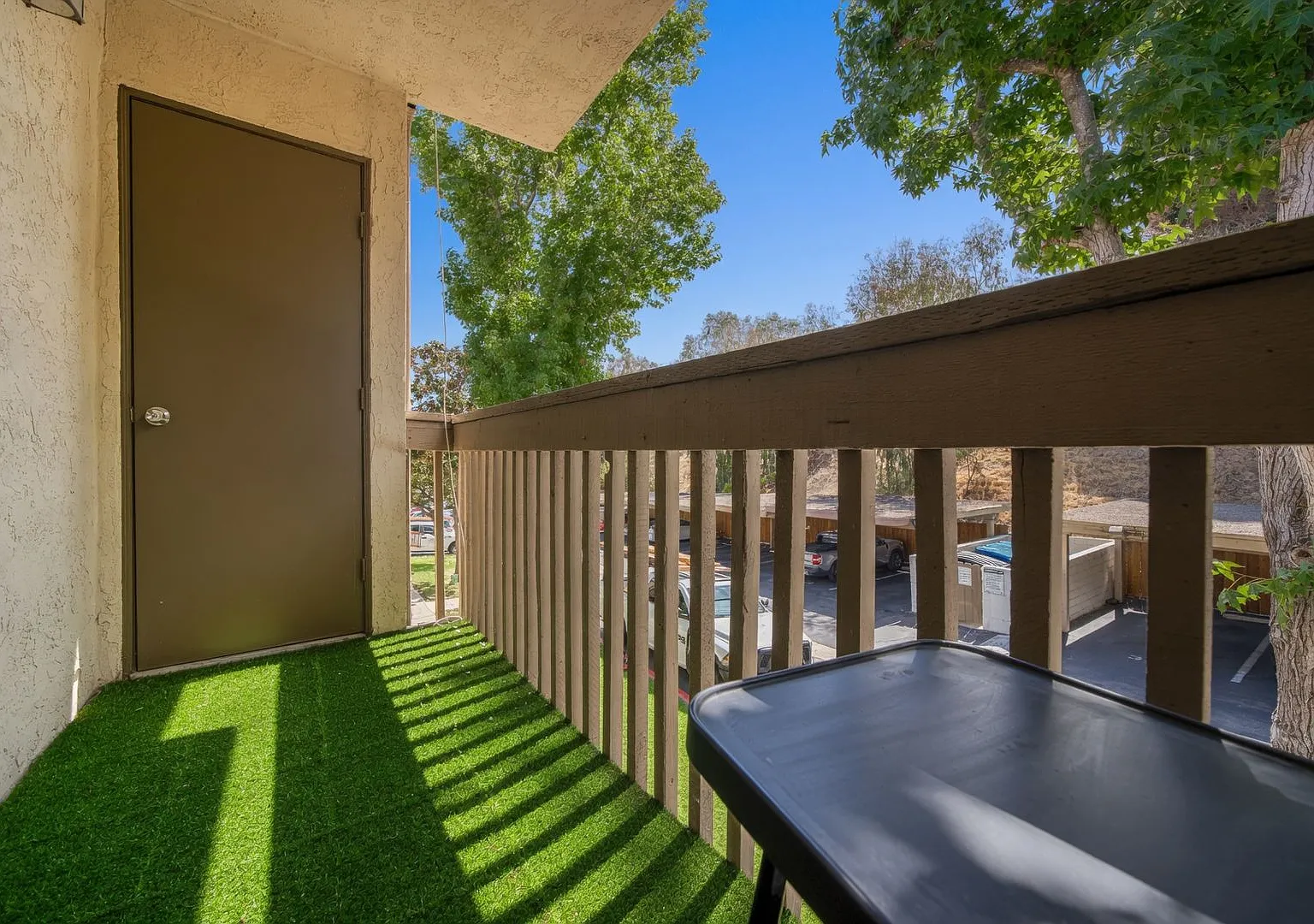 Luxury Remodeled One Bedroom with Office Space — Photo 3