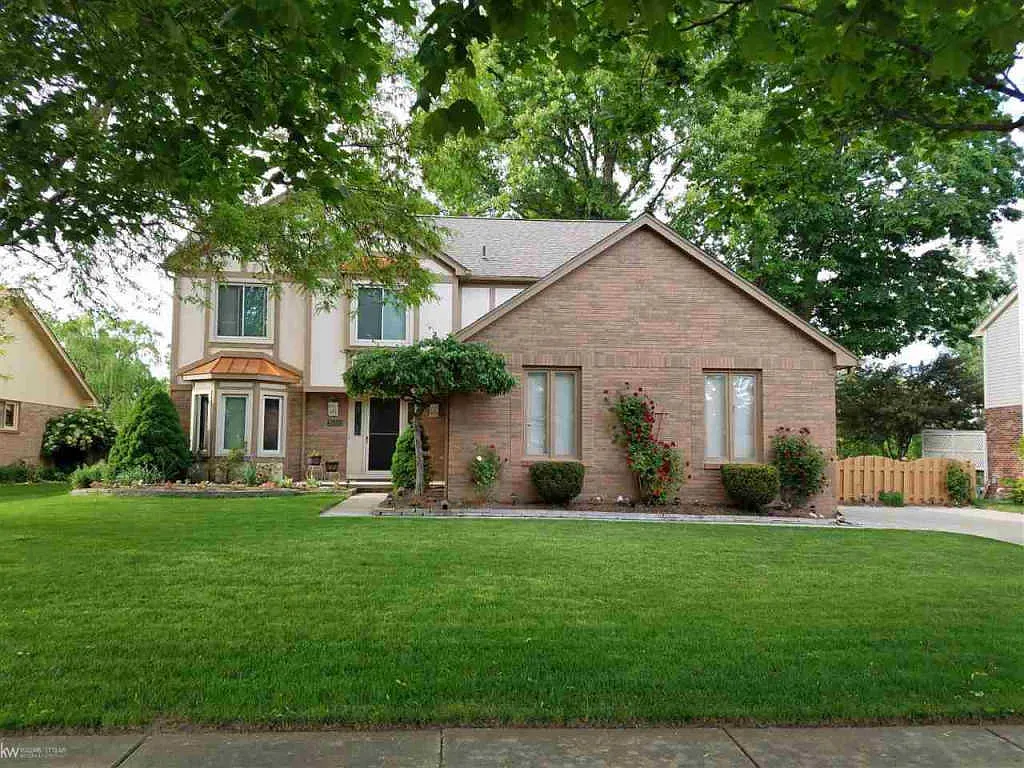 26581 Mapleridge Dr photo 1