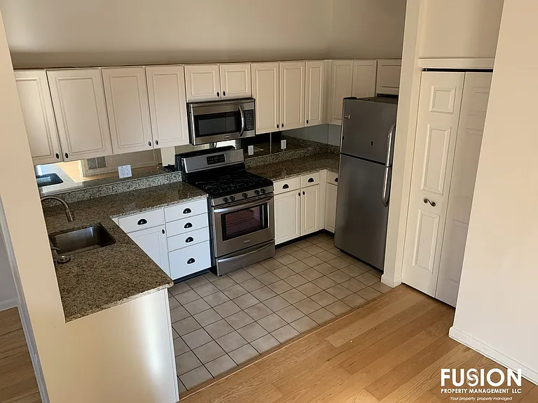 230 College St #2 — Photo 14