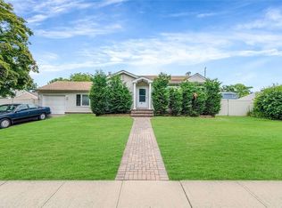 263 N Park Dr, Massapequa, NY 11758