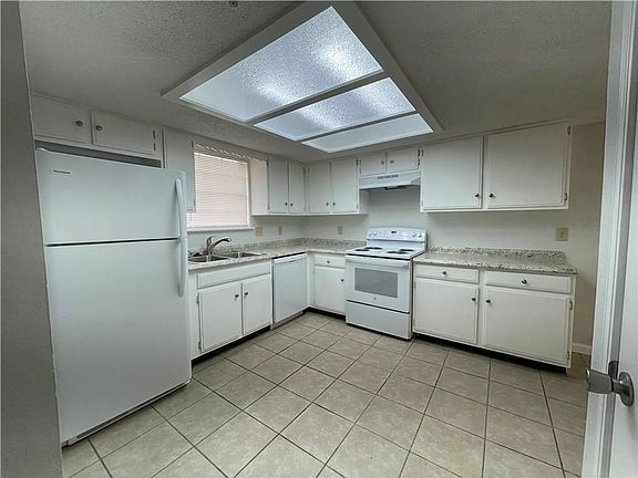 3rd image of 8169 NW 23rd St