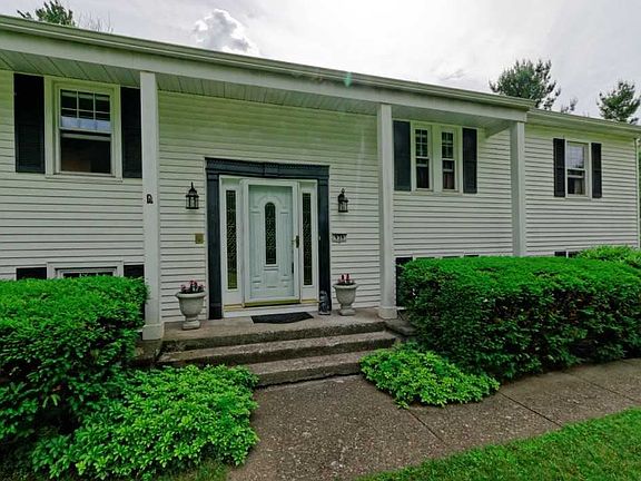 4th image of 939 Northumberland Dr