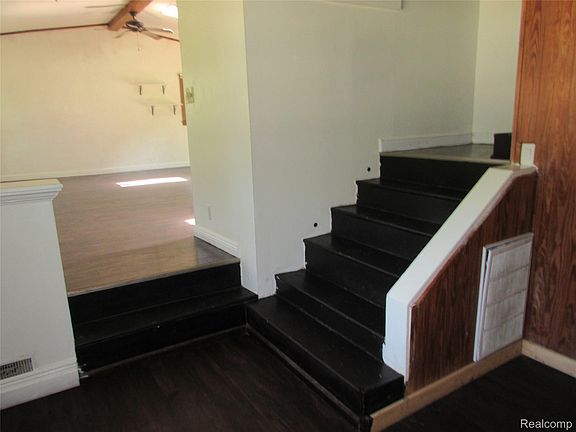 3rd image of 1575 Banmoor Dr
