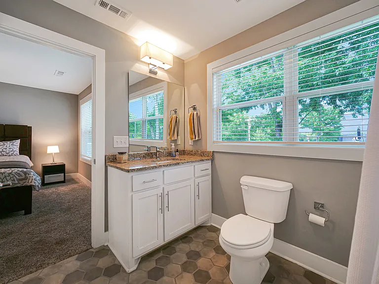 2202 Sheridan Rd — Photo 28