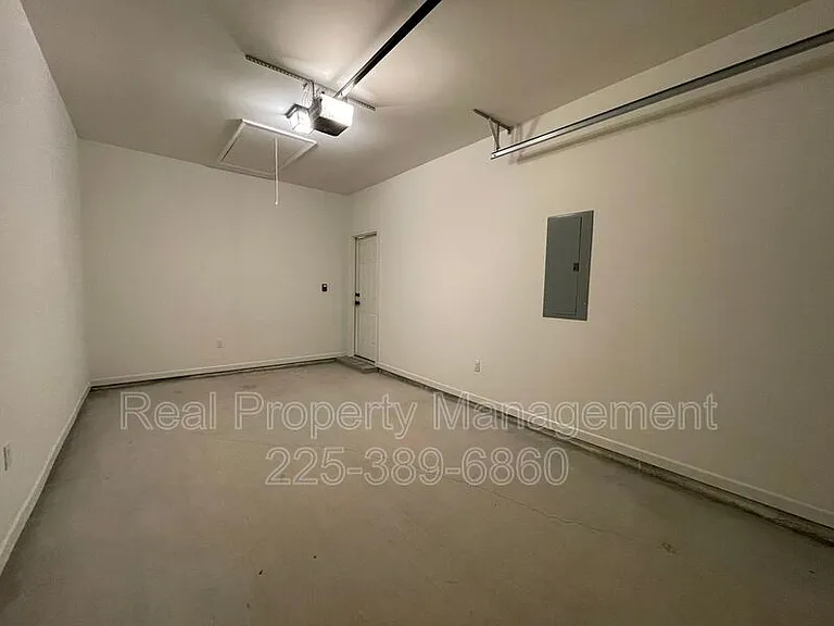17414 Berkshire Dr — Photo 17