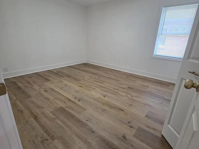 14916 Langley Ave — Photo 15