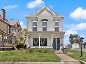1207 E Spring St