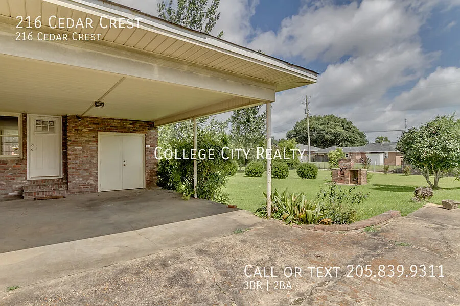 216 Cedar Crest — Photo 3