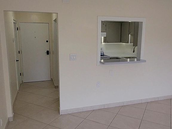 4th image of 105 S Riverside Dr APT 302