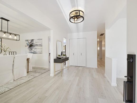 2nd image of 3016 Arguello Dr