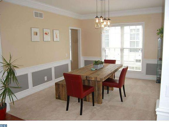 4th image of 348 Elmhurst Dr