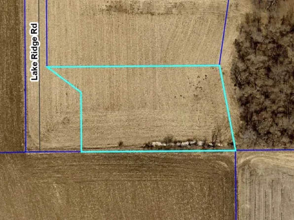 Lake Ridge Rd, Decorah, IA 52101