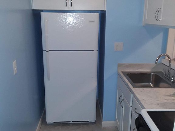 2nd image of 405 Marshall Ct NW Unit 1
