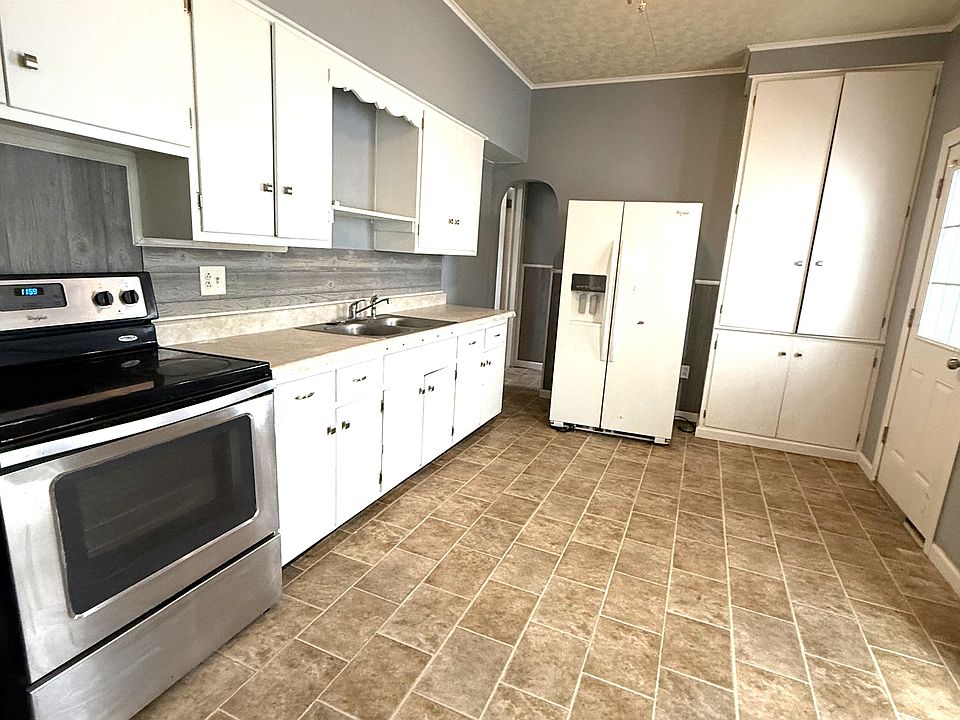 1st image of 424 W 17th St #1
