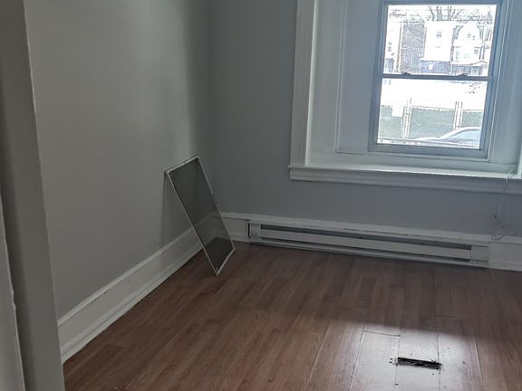 4th image of 53 W Logan St APT 1