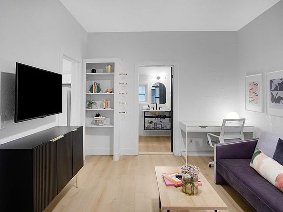 5th image of 719 8th St N APT 1