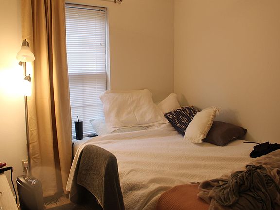 5th image of 425 Laurence Ln