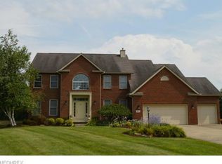 513 Sara Ln, Akron, OH 44321