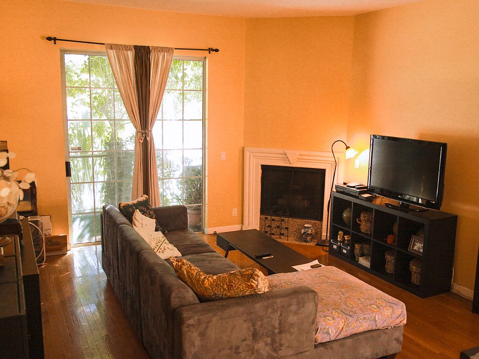 1st image of 11445 Moorpark St Unit 6
