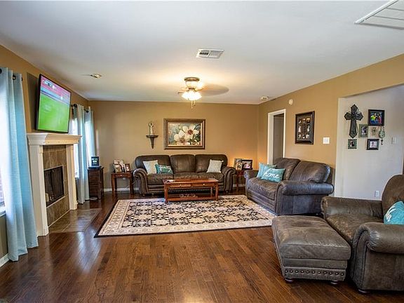 4th image of 5013 Norwich Ct