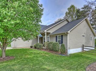 12111 Regent Ridge Ln, Charlotte, NC 28278