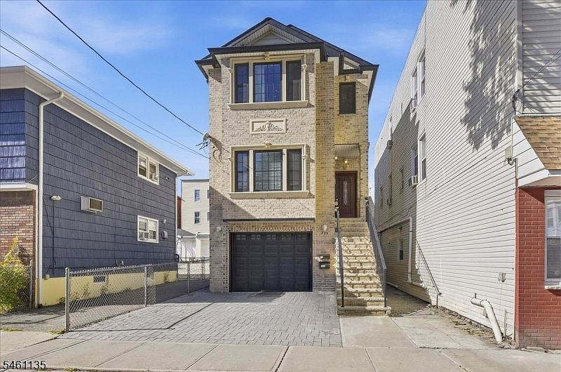 1st image of 322 Cross St