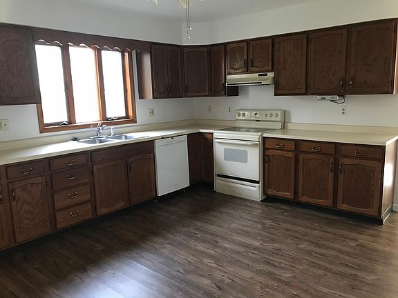 3rd image of 61 Centennial St