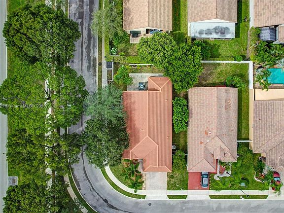 5th image of 842 SW 120th Ave