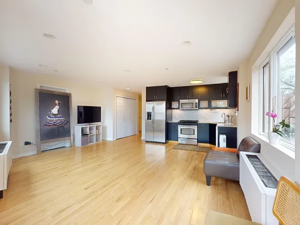 702 Ocean Parkway image 4 of 19