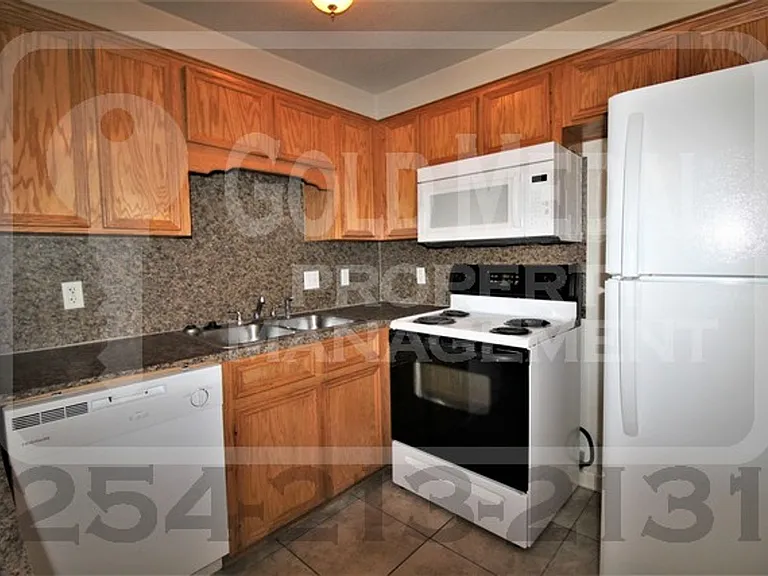 1103 Lansberry Ct — Photo 4
