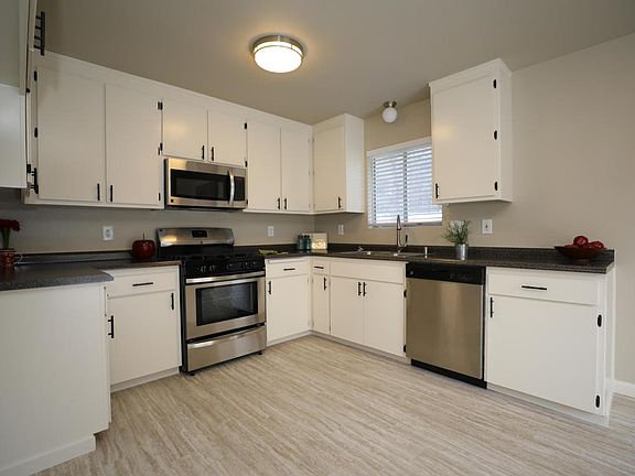 5th image of 880 Forest St