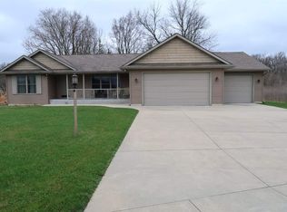 29310 Twin Fawn Dr, Elkhart, IN 46514