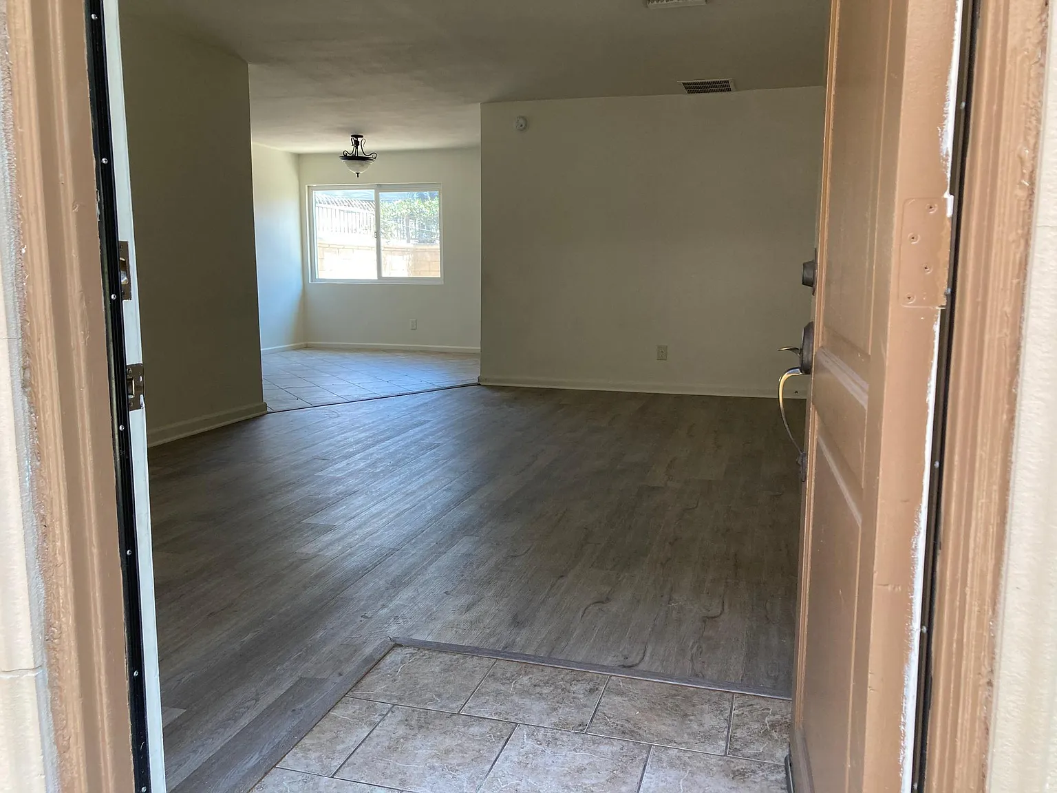 2 bed, 1180 sqft, $2,590 — Photo 3