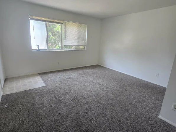 7709 Circle Dr APT A, Saint Louis, MO 63121