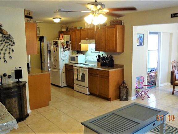 2nd image of 1355 Friend Ave