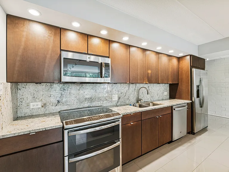 630 Vernon Ave #10 — Photo 7